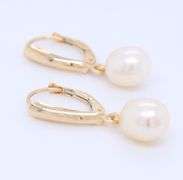 Fresh Water Pearl Dangle Earrings in Yellow Gold