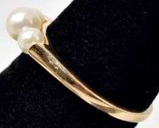 Pretty 14K Yellow Gold Pearl Ring