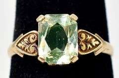 Admirable 10K Yellow Gold Green Gemstone Ring