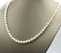 White fresh water pearl strand necklace