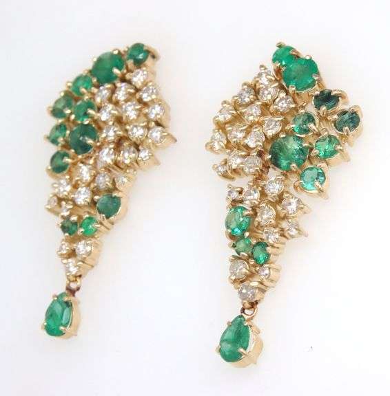 16kt Yellow gold 3.25ctw Emerald and top light brown diamond dangle earrings