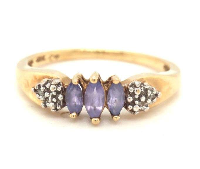 10kt Yellow gold Iolite ring