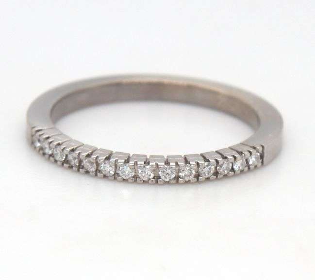 18kt White gold 0.15ctw 4 prong diamond band