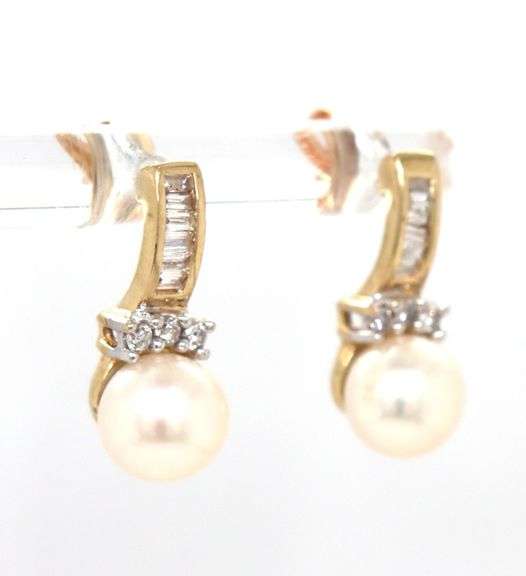 10kt Yellow gold pearl and round brilliant and baguette cut diamond earrings