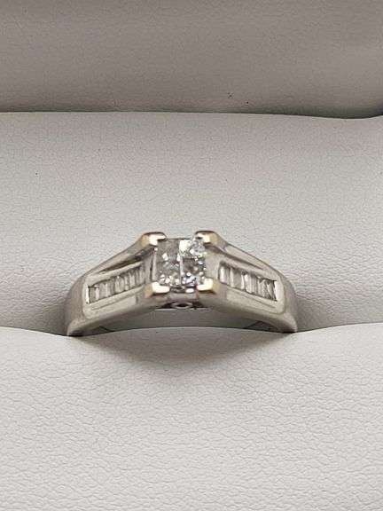 14k white gold diamond wedding band, size 7 -4.0 gr