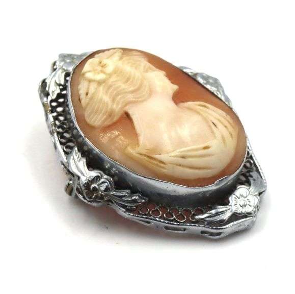 Vintage Base metal cameo brooch