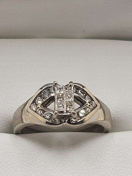 14k white gold diamond wedding band, size 6.5 -4.8 gr