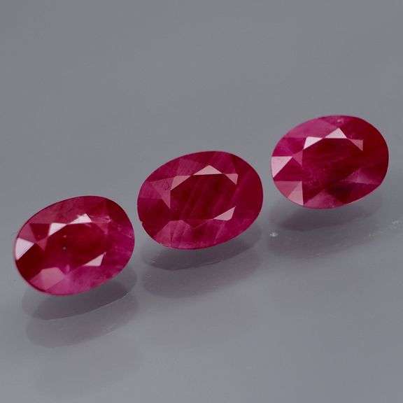 Collectors 5.34ct PIGEONS BLOOD Burmese Ruby set!!!