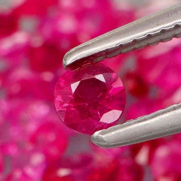 Heated only! 2.12ct hot pink Sapphire set!