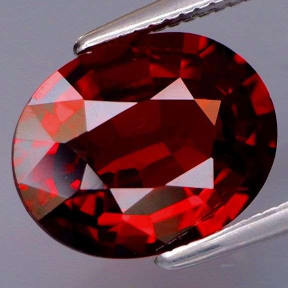 Top quality! 3.50ct VS cherry red Spessartite Garnet!!!