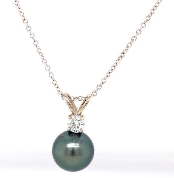 18kt White gold 8mm grey pearl and diamond pendant on chain