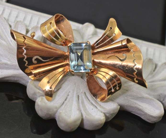 Mid Century Vintage 18K Rose Gold & Aqua Brooch