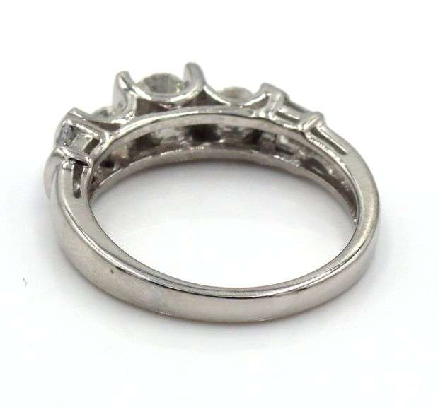 Platinum diamond 3 stone ring