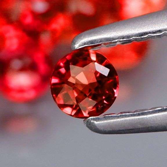 Vibrant!!! Simply Amazing 2.92ct imperial red Sapphire set!!!