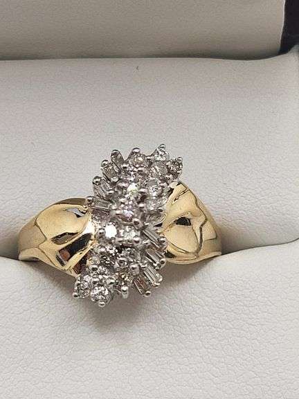 Beatiful 14K yellow gold and diamond cluster ring