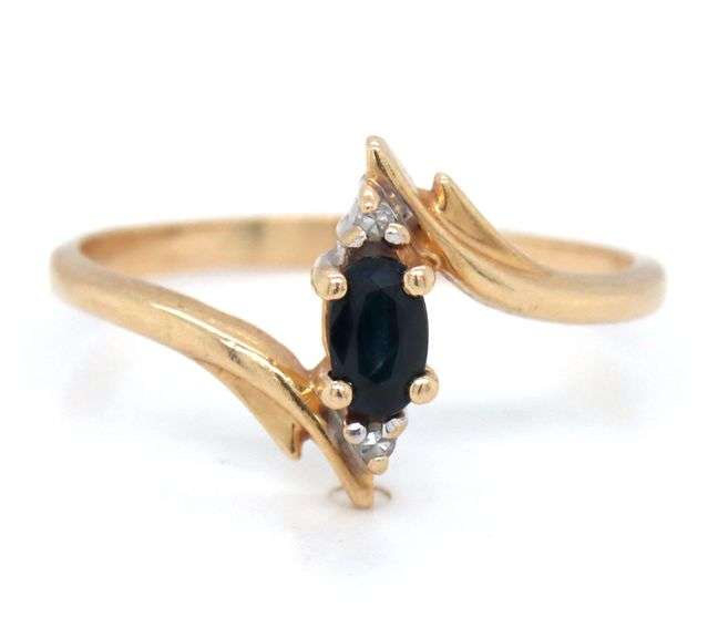 14kt Yellow gold marquise blue sapphire ring