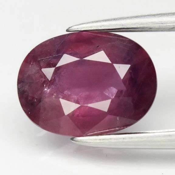 Heated only! 1.48ct pure reddish violet Sapphire!