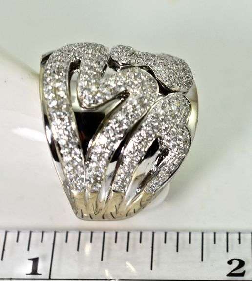Contemporary High-End 18K White Gold Diamond Ring