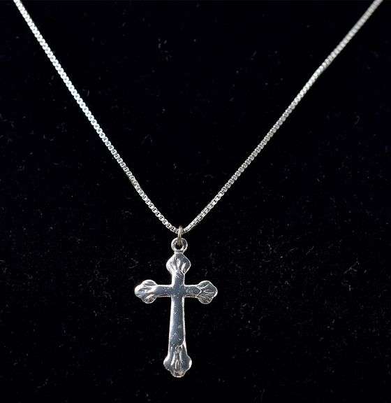 Cross Pendant Necklace in Sterling Silver