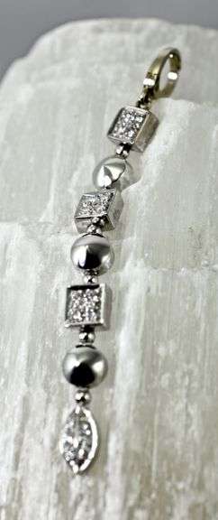 Feminine 18K White Gold Dangling Diamond Pendant