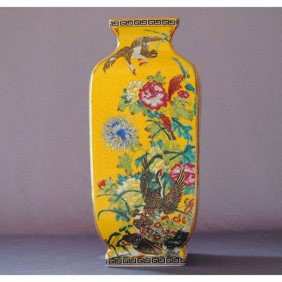 Chinese Famille Rose Porcelain Vase
