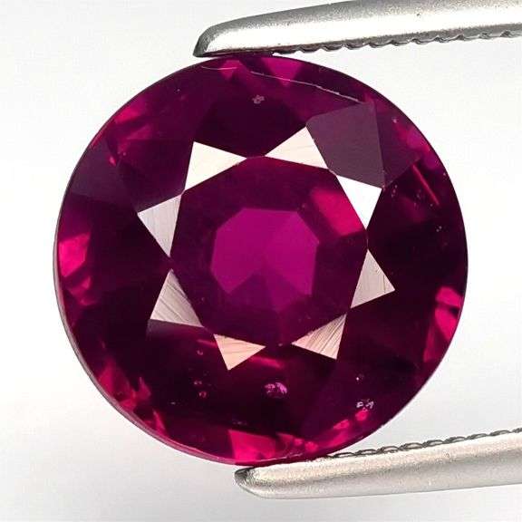 Sparkling! 3.98ct Tanzanian Rhodolite Garnet solitaire!