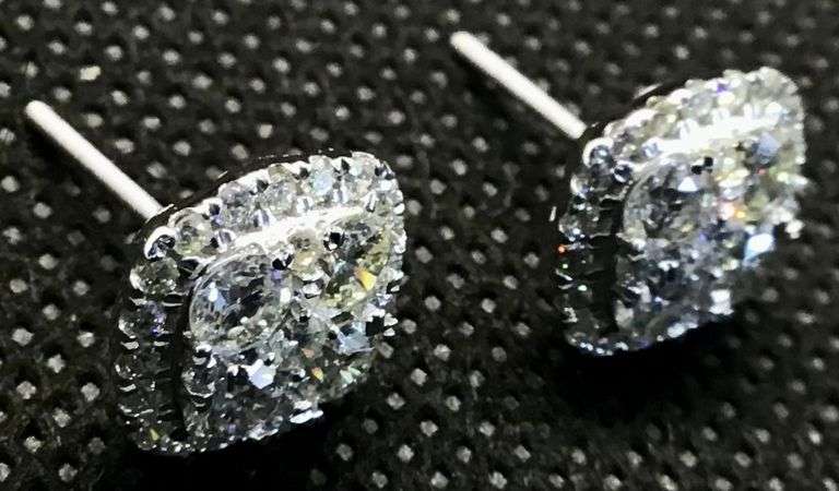 14K White Gold Round Brilliant Cut Diamond Cluster Earring
