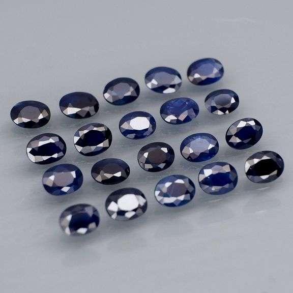 Heated only! 4.03ct Royal blue Sapphire set from Madagascar