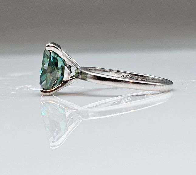 Sparkling 14 Kt White Gold Plate 6 Ct Emerald Green Lab Simulated Diamond Ring
