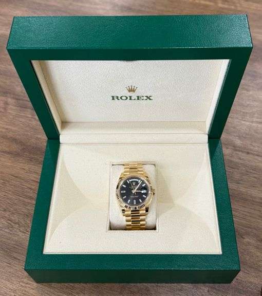 NEW! All original, Rolex Day-Date President 40mm – 18K Yellow Gold with Black Dial & Baguette Diamon