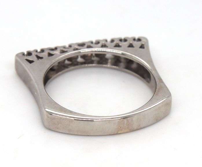 14kt White gold 0.20ctw diamond flat band