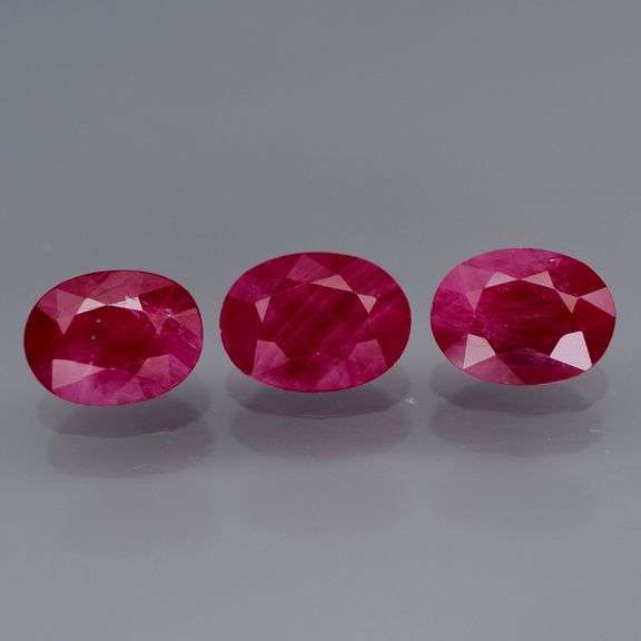 Collectors 5.34ct PIGEONS BLOOD Burmese Ruby set!!!