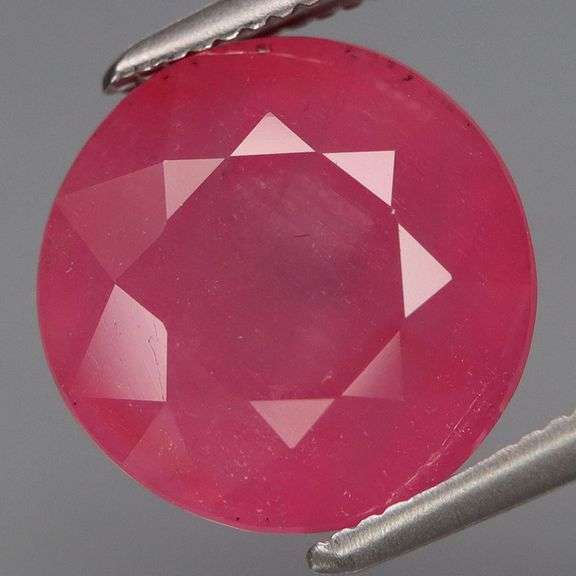 Unbelievable 5.65ct pinkish red Ruby solitaire -Heated only!