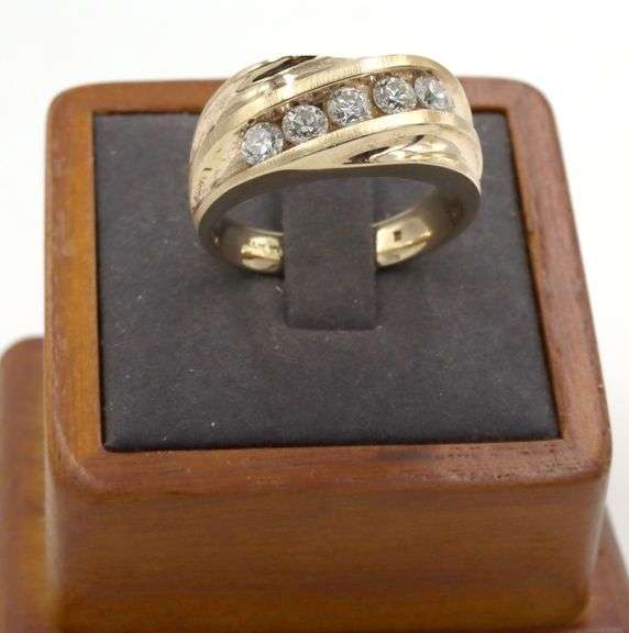 14kt Yellow gold 1.25ctw 5 stone diamond men's band