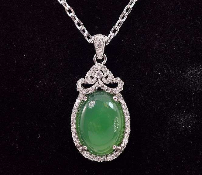 Angelic 6.85CTS Oval Shaped Cabochon-Cut Green Chalcedony & Colorless Sapphire Gemstone Pendant Neck