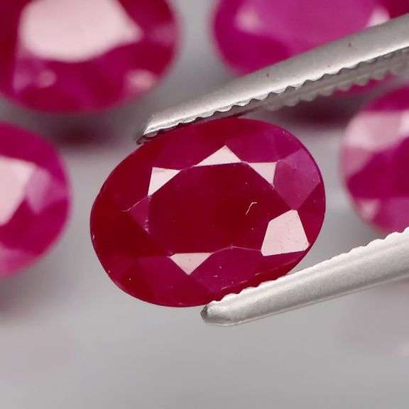 Collectors 7.28ct PIGEONS BLOOD Ruby set from Mozambique!!!