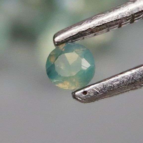 Extremely rare! 1.72ct color change Alexandrite set!