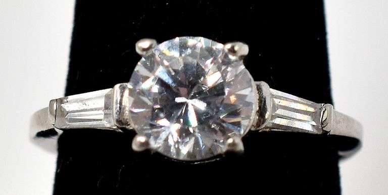 Round Cut CZ Stone Ring in Sterling Silver