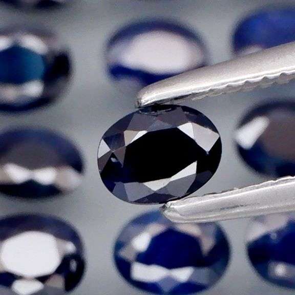 Heated only! 4.03ct Royal blue Sapphire set from Madagascar
