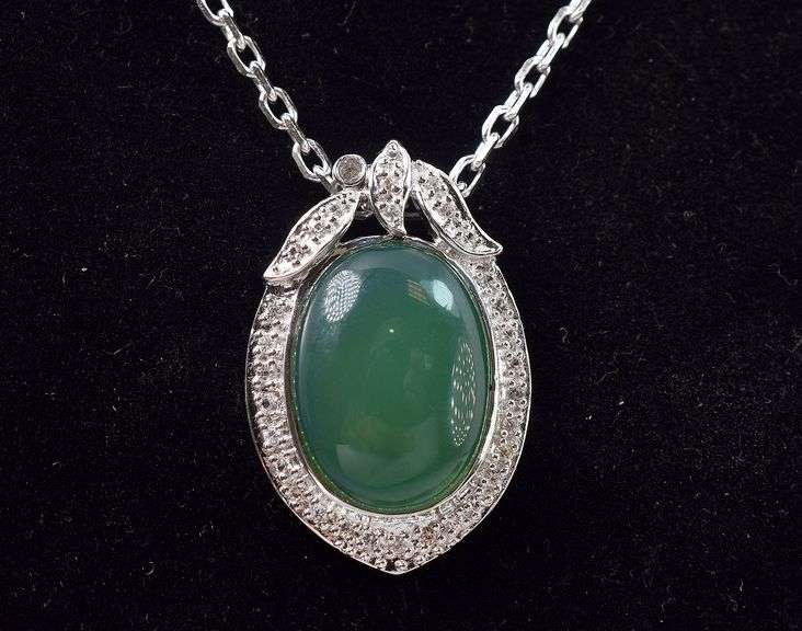 Marvelous 5.00CTS Oval Cabochon-Cut Chalcedony & Sapphire Gemstone Pendant Necklace in Sterling Silv