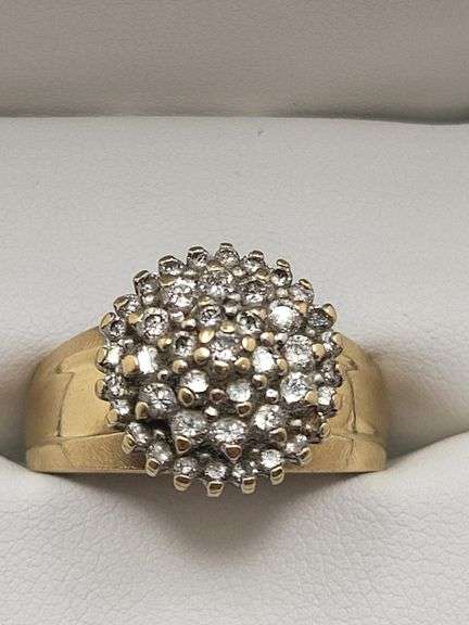 Beatiful 14K yellow gold and diamond cluster ring