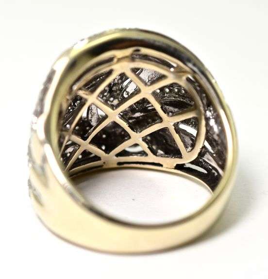 Contemporary High-End 18K White Gold Diamond Ring