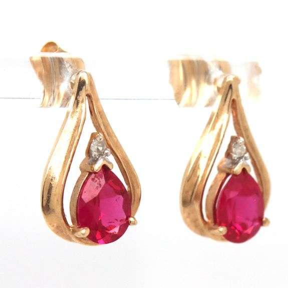 10kt Yellow gold synthetic ruby earrings