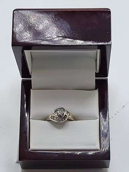 14k white gold diamond wedding band, size 6.5 -4.0 gr