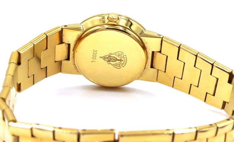 Gucci Quartz Watch Scratches on dial & crystal