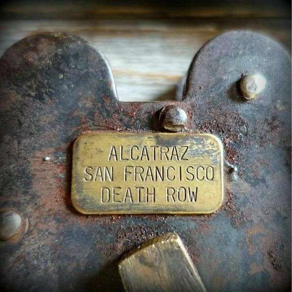 Alcatraz Prison Padlock with Keys