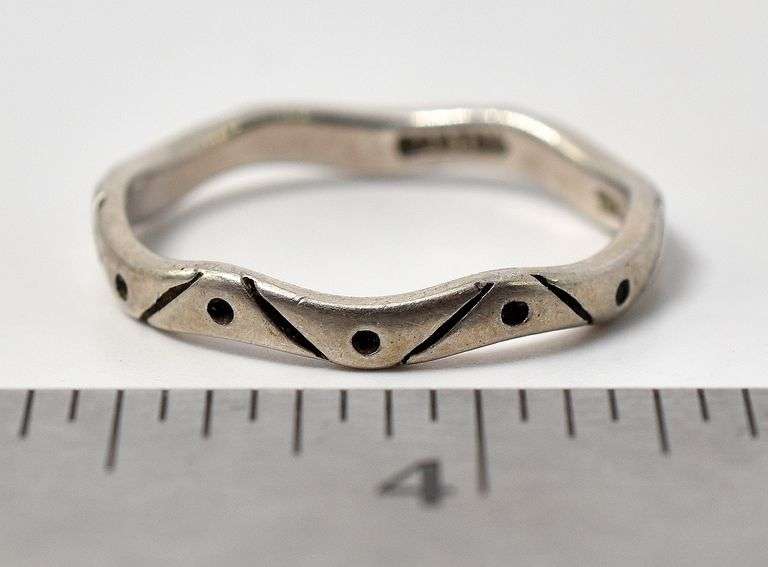 Thin Band Ring with Pattern in Sterling Silver