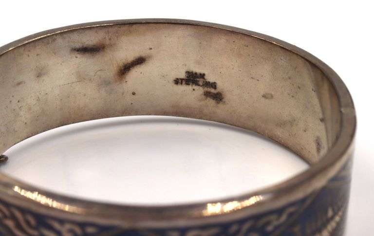 Vintage 1950s Siam sterling silver and niello Enamel hinged bangle