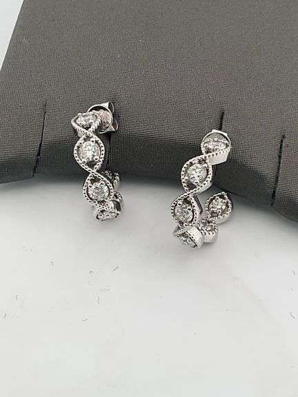 CERTIFIED BRAND NEW 18K WHITE GOLD DIAMOND EARRINGS