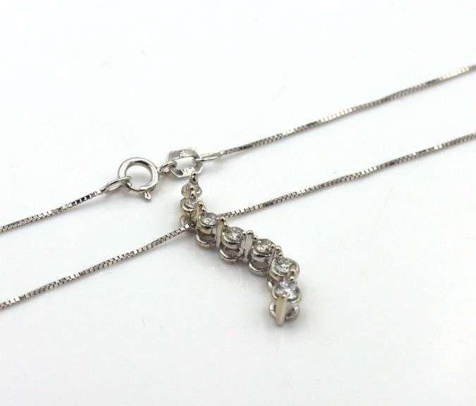 14kt White gold 0.15ctw diamond journey pendant on chain